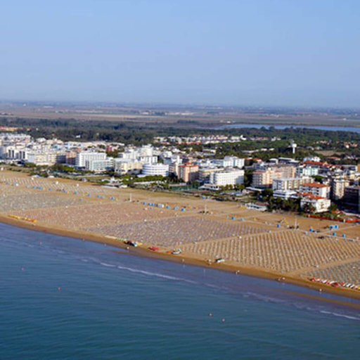 Beach 3, Spacious and Bright Flat With Swimming Pool - Beahost, Venezia