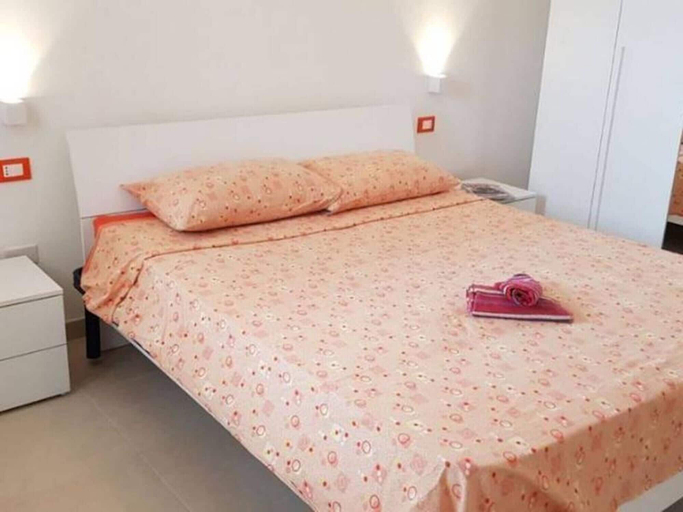 Others 5, Three-room Apartment With air Conditioning on the First Floor - Torre Dell'orso, Lecce