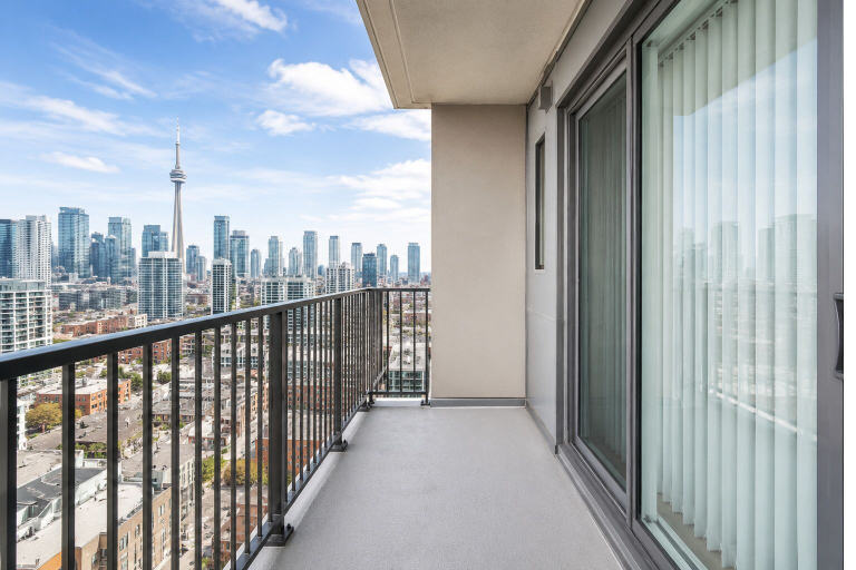 Property grounds, The Mercer Hotel & Suites, Toronto