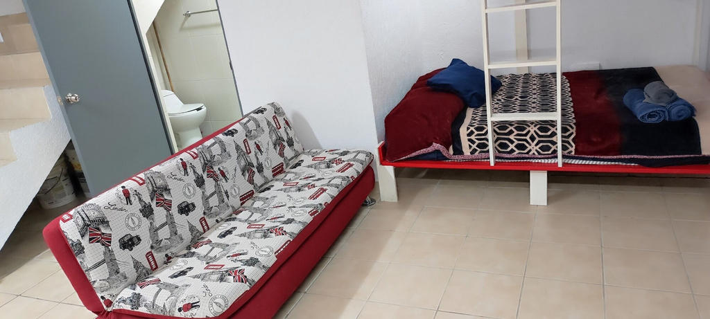 Others 1, Room-new Basement Loft With all the Amen, Morelia