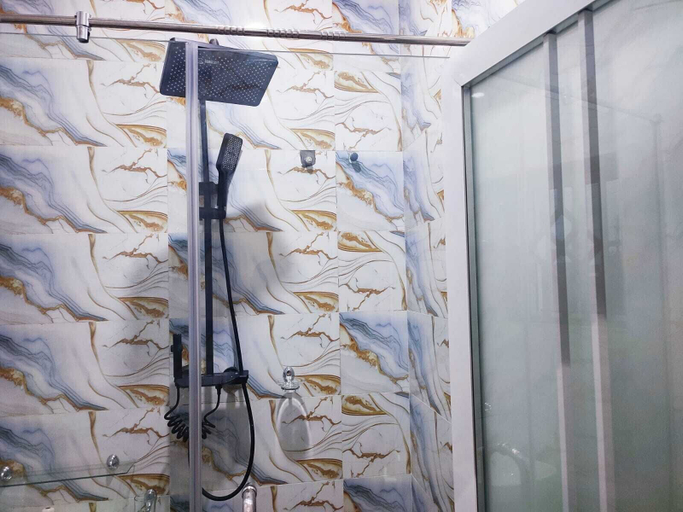 Bathroom 2, Regent Hotel and Suites, Egbedore
