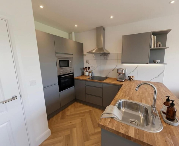 Interior, Gladeside Luxe Three Bed Retreat, London