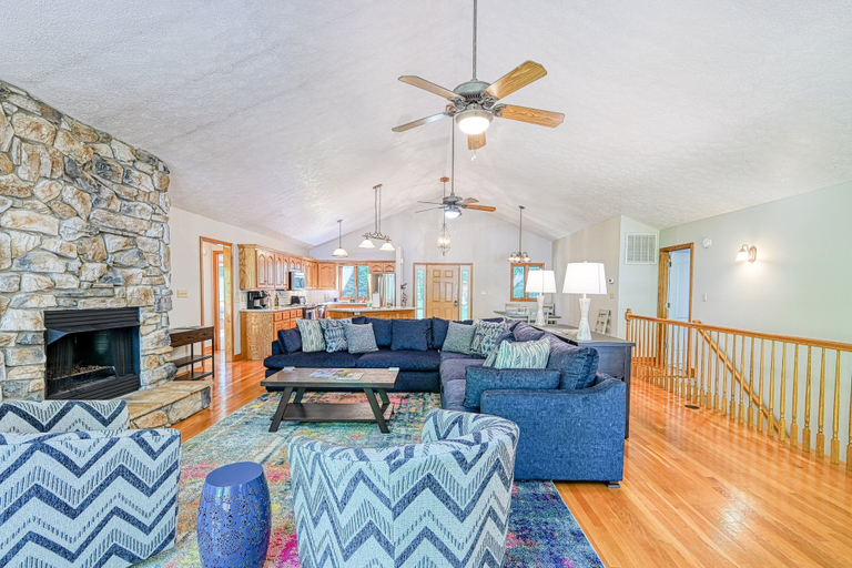 Living area 2, Lakefront Home With Deck, hot Tub, Game Room, Kayaks, & Fireplace, Spotsylvania