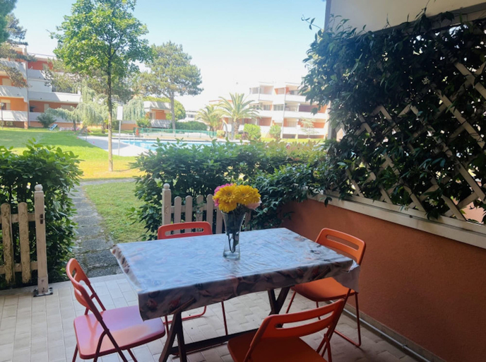 Outdoor dining, Studio With Direct Access to the Pool, Venezia