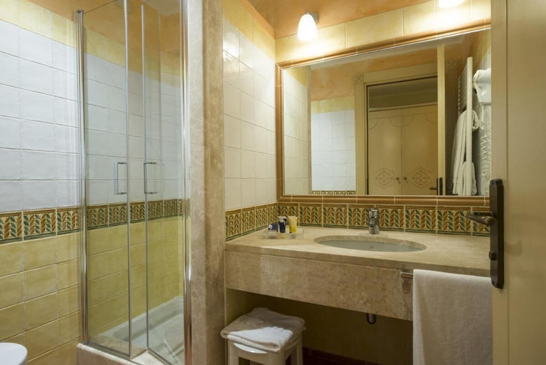 Bathroom 2, Tranquil Lantana Resort Hotel & Apartments for 5 People 1,5km From Beach, Cagliari