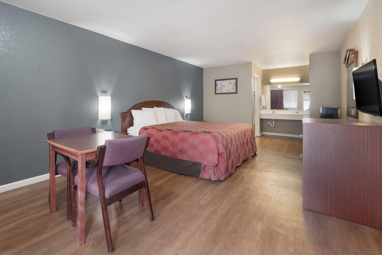 Bedroom 2, Econo Lodge Thomaston, Upson