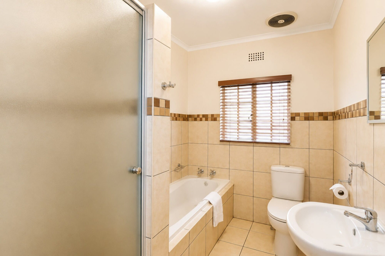 Bathroom 3, Sundown Country Estate, Bojanala