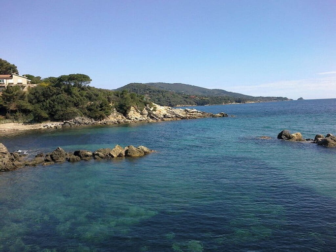 Others 3, Apartment in Villa 2 to 4 Persons With Large Garden "stella", Livorno