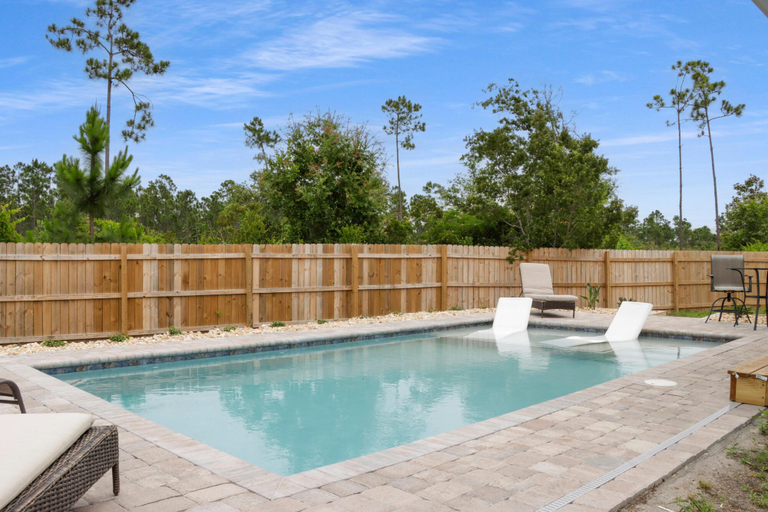 Pool 3, Pelican Point, Bay