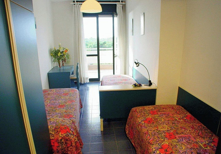 Room 2, Beachside Flat in a Residence With Swimming Pool and Garden, Udine