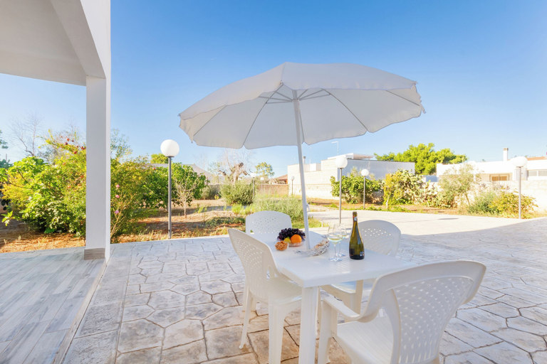 Outdoor dining 5, Porto Cesareo Air-conditioned Villa 12 Beds Torre Cesarea, Lecce