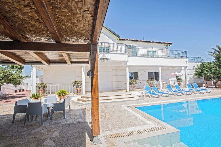 Pool 4, Papas Family Villa With Private Pool Wheelchair Accessible