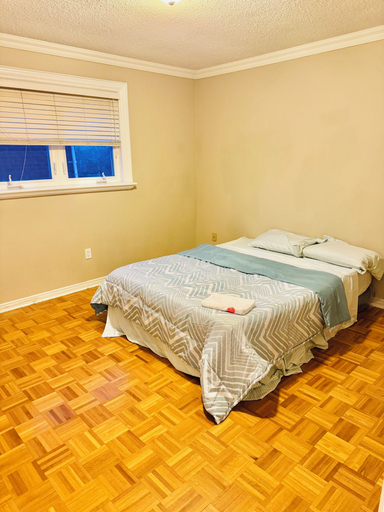 Room 3, Luxury house 7 bdrms - near airport, sq 1, Private Backyard, Peel