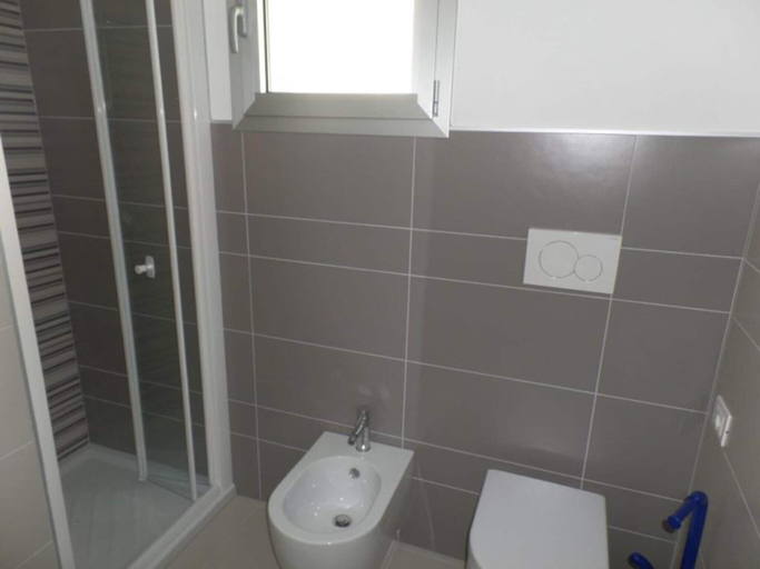 Bathroom 3, Bright Accommodation With Rooftop Pool, Venezia