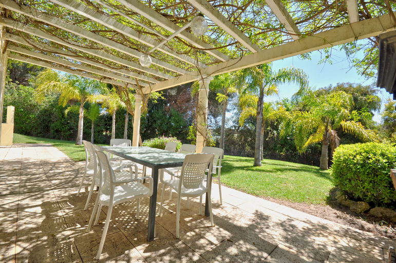 Others 3, A Stylish Villa With a Private Pool, Short Drive From the Centre, Free AC & Wifi, Loulé