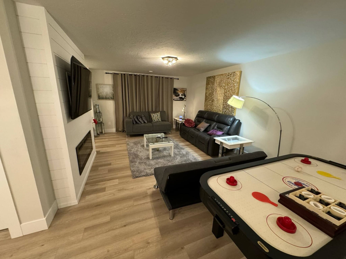 Living area 4, Spacious 4BR Home Near YQM With Patio and Free Parking, Westmorland