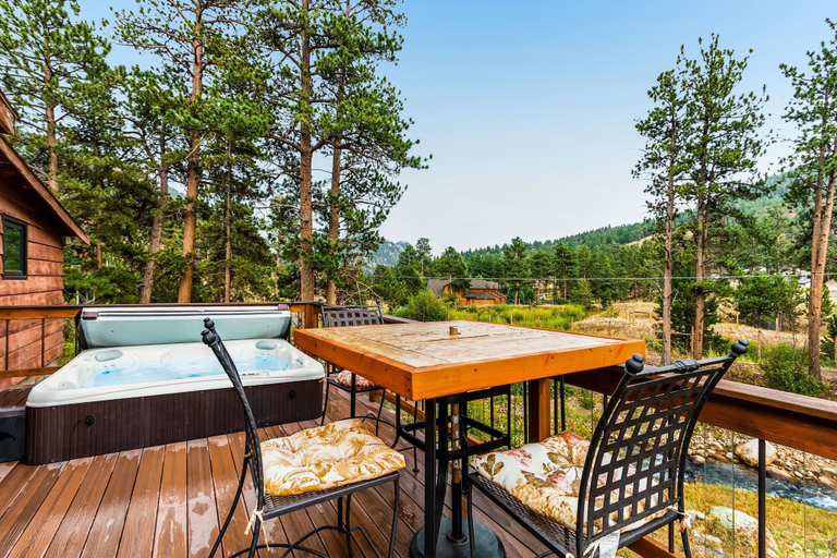 Outdoor dining, Hot Tub, Pool Table, and Dog Friendly! River Waterfront Cabin With Mountain Views, Larimer