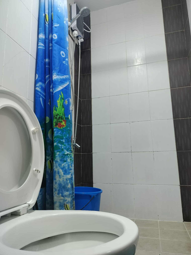 Bathroom 2, Nix Staycation Mplace Tower B 7th Floor, Quezon City