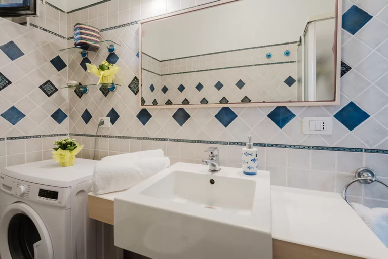 Bathroom 2, Welcome to Heaven in Stintino, Sassari