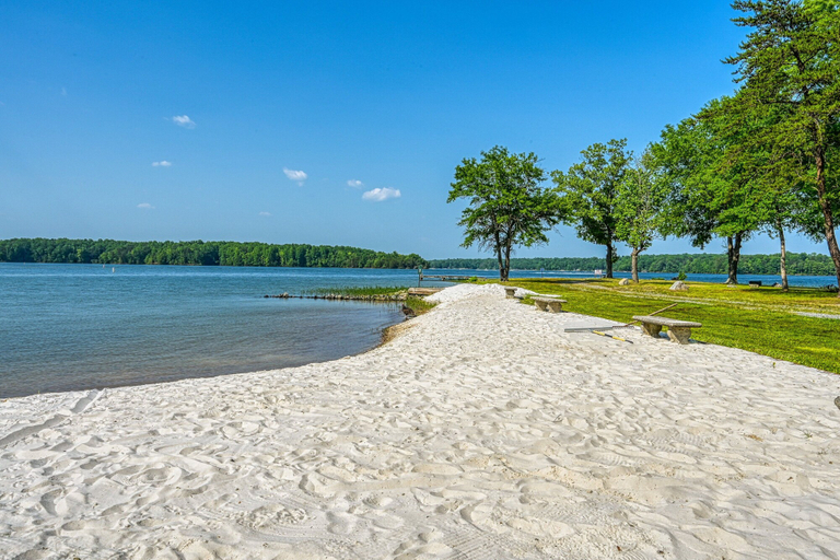 Beach, Beautiful Waterfront Townhouse w/ Perfect Location, Fireplace & Wifi, Louisa