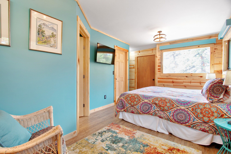 Room 5, Charming Cabin With Full Kitchen, Furnished Deck, & Incredible Views, Larimer
