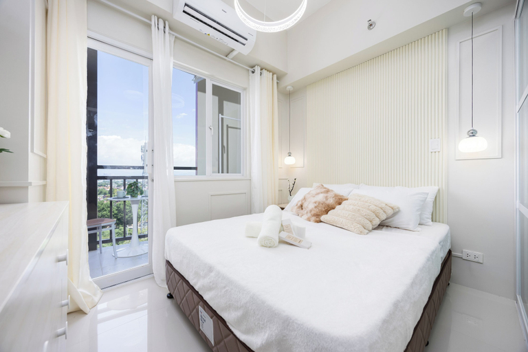 Room 4, Modern Nordic Studio With Balcony and Pool in Primeworld District Near Airport, Lapu-Lapu City