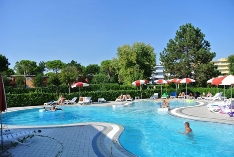 Pool 5, Shared Pool and Olive Orchard Garden Accommodation, Venezia