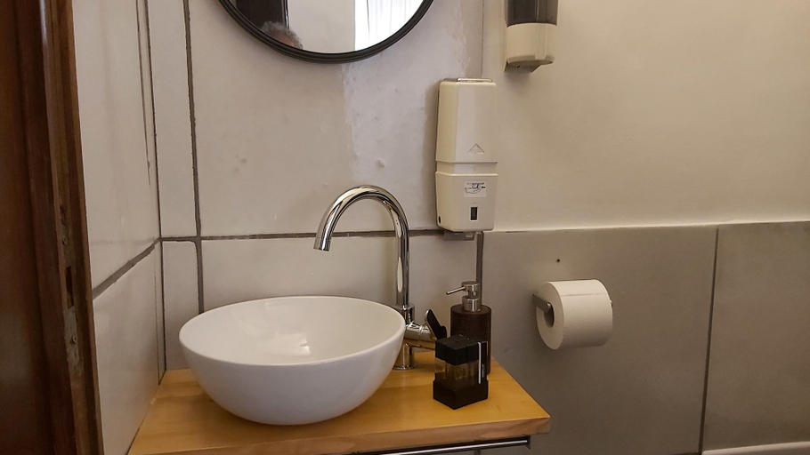 Bathroom 2, dimora aganoor business suite, Salerno