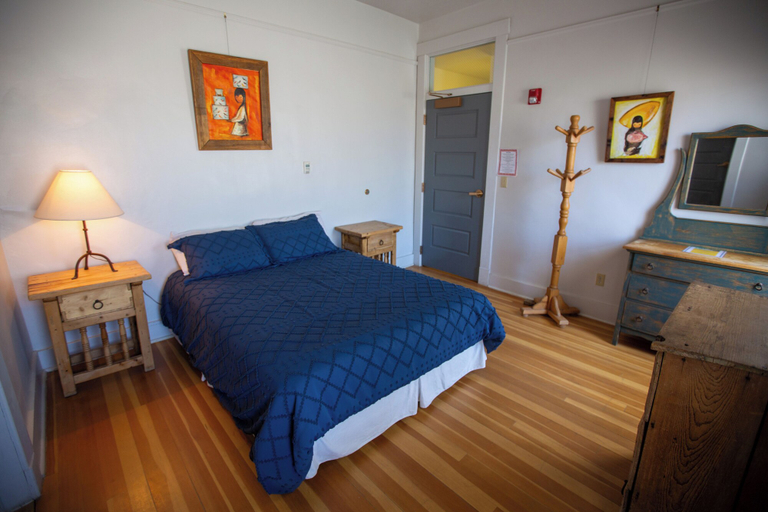 Room 4, Dam Site Lodge, Sierra