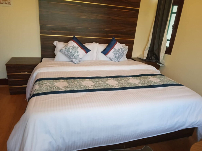 Room 5, Dilan Residency Villa -5 Bedroom- Centrally Heated, Srinagar