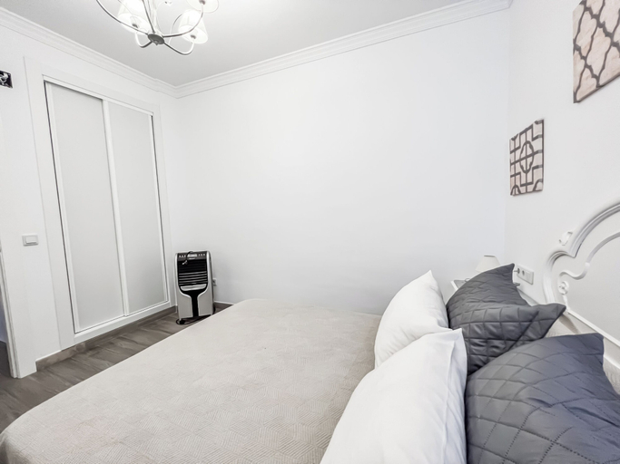 Room 5, Cd-1382 Two Bedroom Apartment With Terrace, Málaga