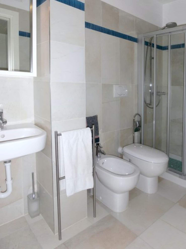 Bathroom, Lovely sea View Apartment, Udine