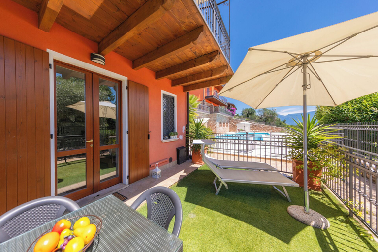 Outdoor dining 2, Residence Albatros A1 by Wonderful Italy, Brescia