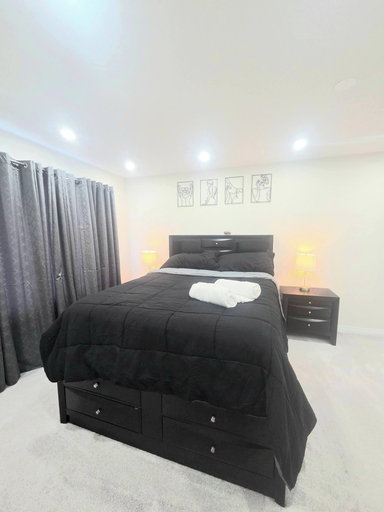 Room 5, Ligero Townhouse Entire Four Bedrooms Home, Dufferin
