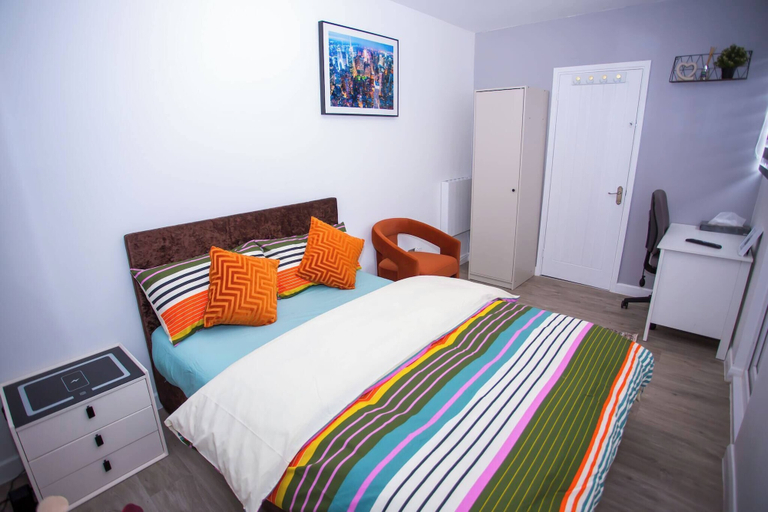 Room 3, Modern 1 Bedroom Apartment in Quiet Tilbury Town, Thurrock