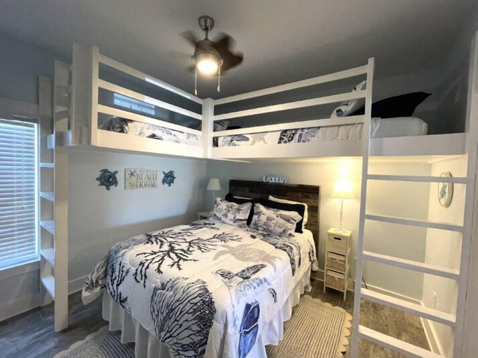 Room 4, Rookery III 7026 - Teal Waters, Baldwin