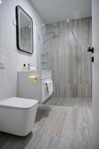Bathroom 3, Posestvo Gjerkeš, Rogašovci