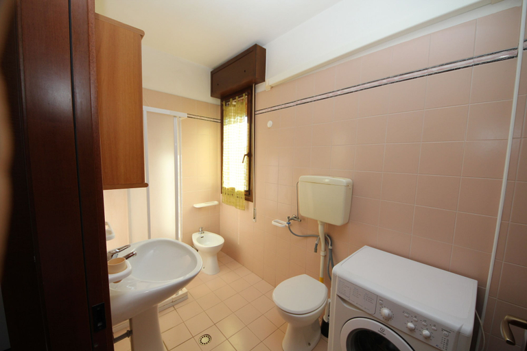 Others 3, Family Apartment 150 m From the Beach, Rovigo
