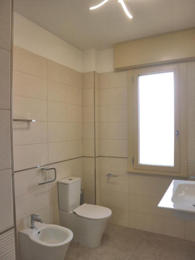 Bathroom, Modern Central Flat With two Balconies, Udine