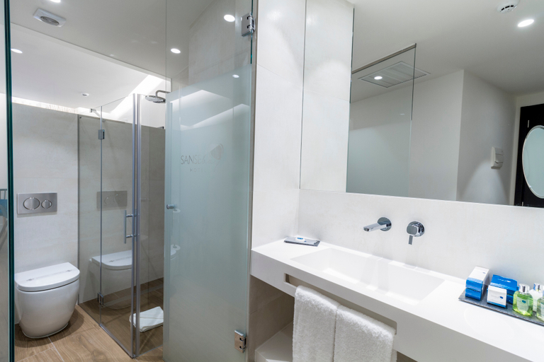 Bathroom 4, SANSEbay Hotel, Guipúzcoa