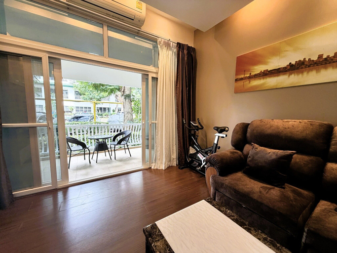 Living room 3, Spacious 1-bedroom Condo With Large Balcony at Baan Suan Lalana, Pattaya