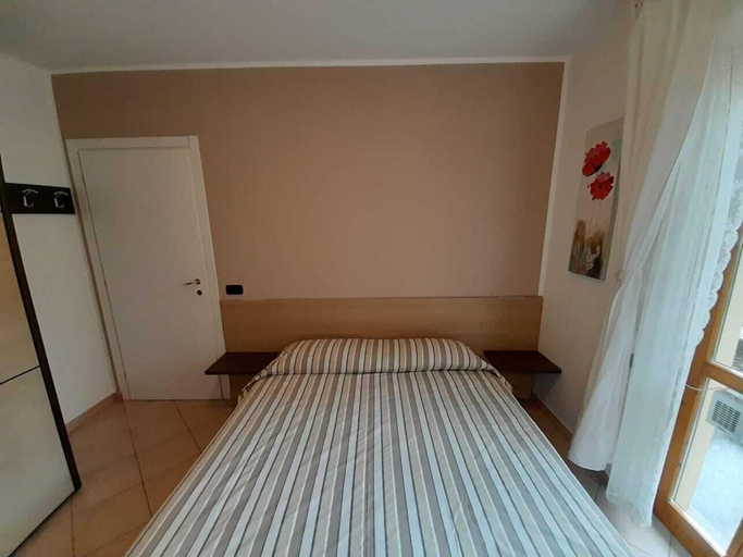 Bedroom 3, Marco Apartment - Holiday Apartment Luino, Varese