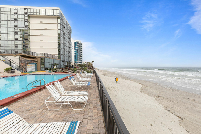 Pool 2, Oceanside Inn 606, Volusia