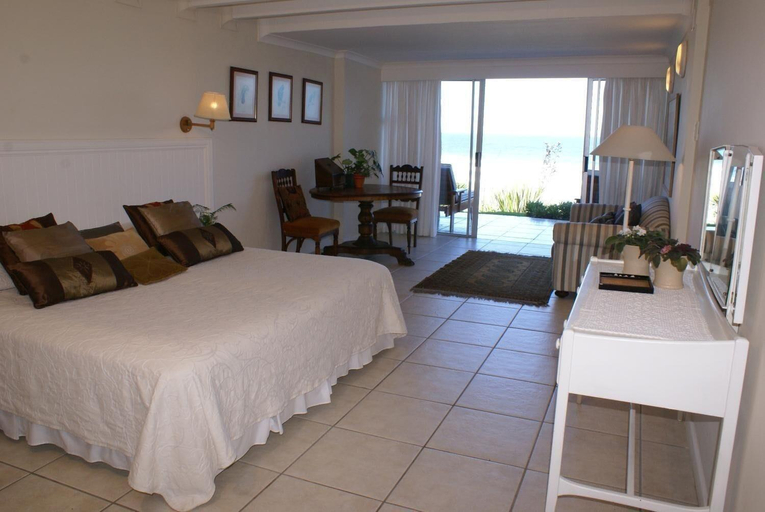 Room 2, The Pink Lodge On The Beach, Eden