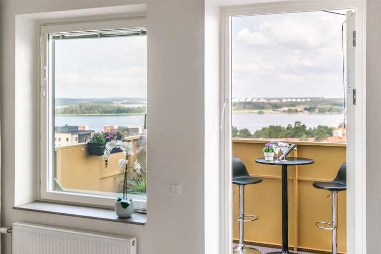 Interior 5, Serene Top-floor Retreat With Lake Views in Järfälla, Järfälla