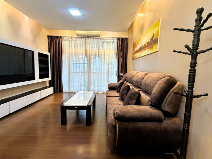 Living room 5, Spacious 1-bedroom Condo With Large Balcony at Baan Suan Lalana, Pattaya