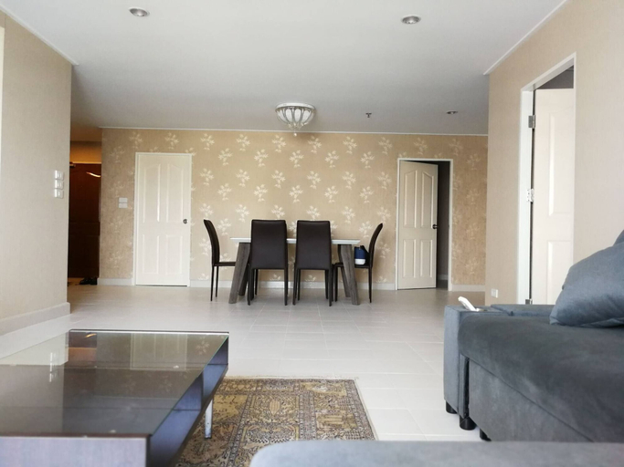 Dining room 3, BKK 2 BR apt Near Sathon Iconsiam Firework View, Khlong San