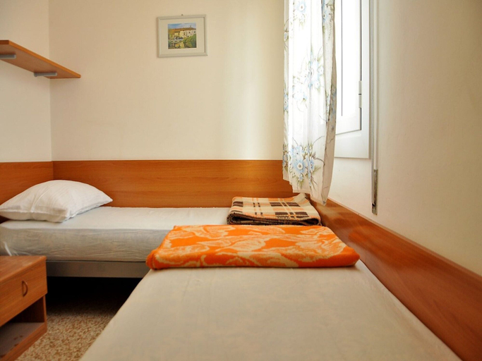 Bedroom 5, Welcoming Family Flat Near Thermae, Venezia