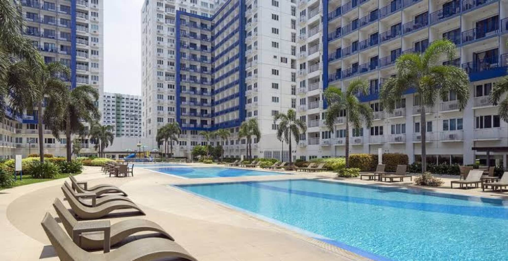 Pool, Cozy 1BR Condo in Pasay City - Steps From SM Mall of Asia, Pasay City
