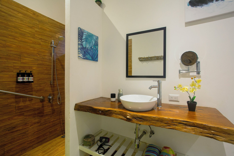 Bathroom 4, Ojochal Gardens Villas, Osa